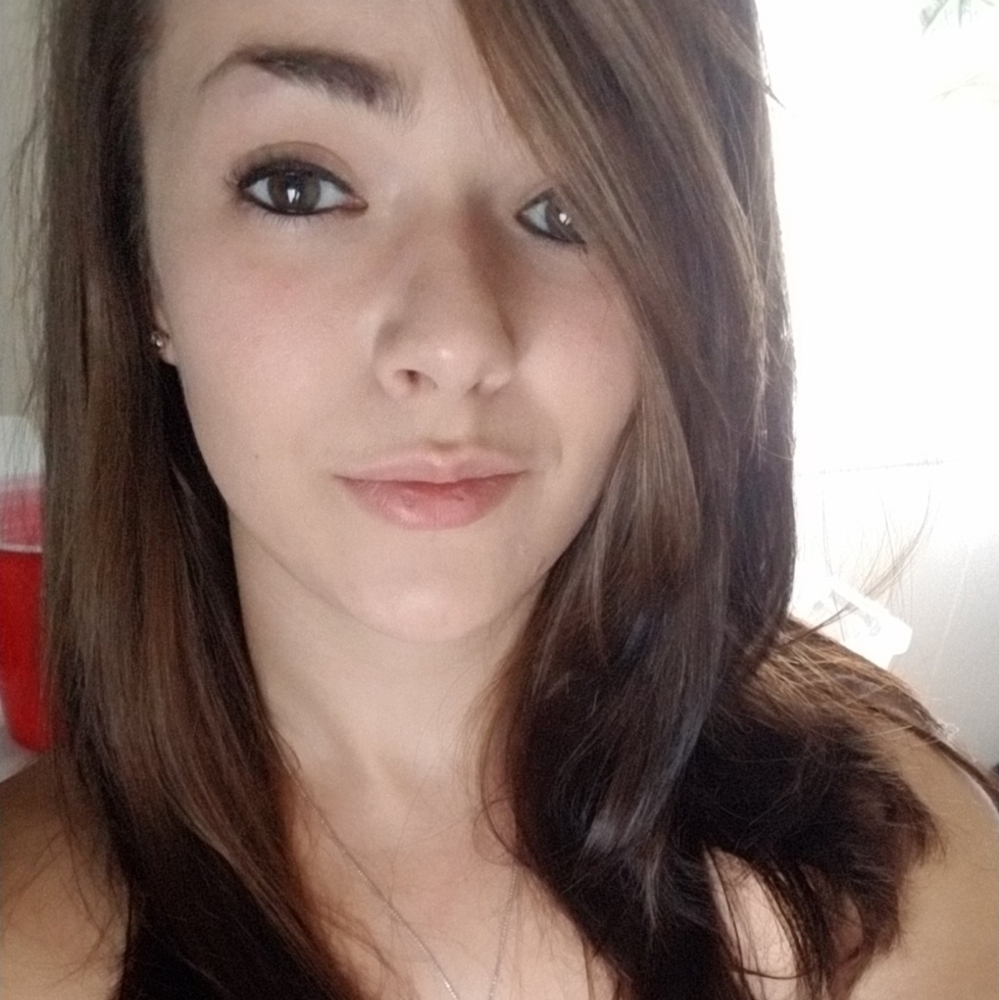 Meet your Posher, Moni